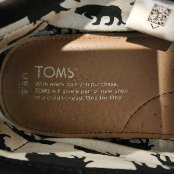 TOMS Black Slip-On Shoes - Picture 5 of 5